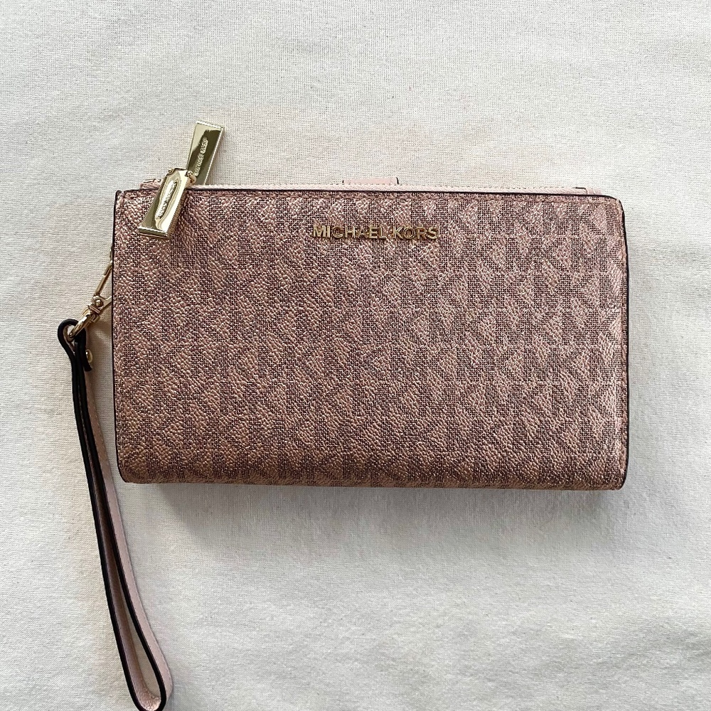 Michael Kors Rose Gold Jet Set Travel Logo Smartphone Wallet